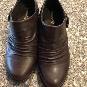 8W Brown Baretraps booties